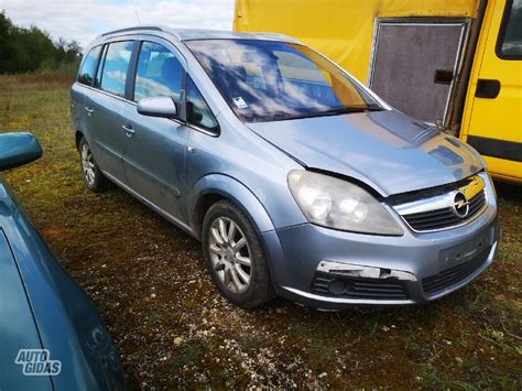 Opel Zafira priekinės panelės dalys