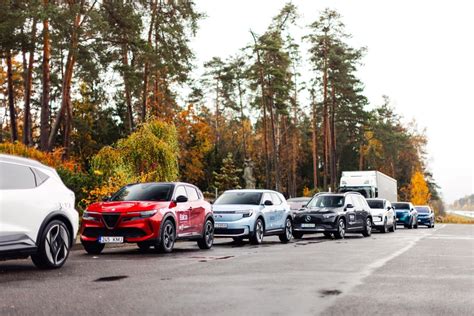 Naujausių automobilių modelių nuotraukos