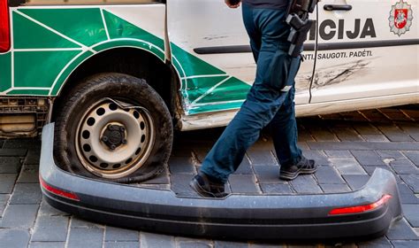 Apgadintas policijos automobilis