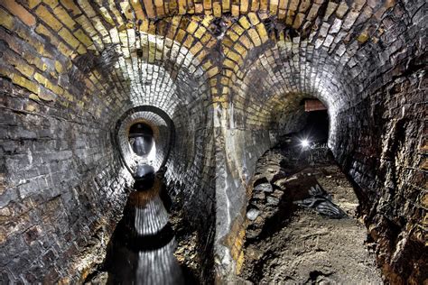 Nuotrauka, vaizduojanti pažeistas antrines kolektoriaus sklendes