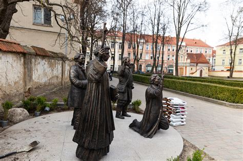 Stalino skulptūros likučiai