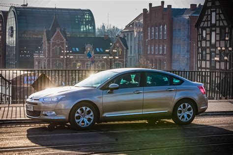 Citroen C5 X7 saugiklių dėžutė po kapotu