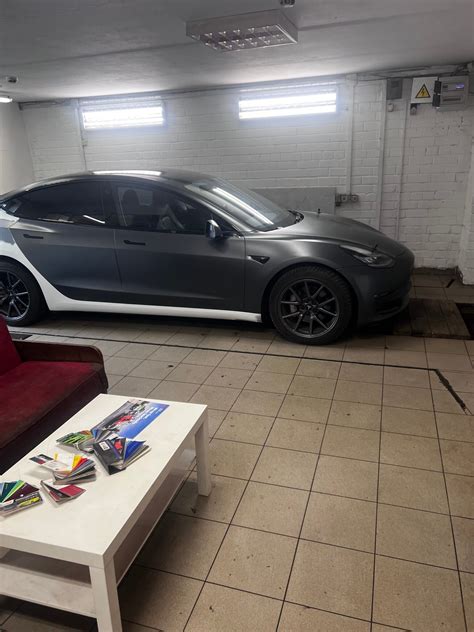 automobilio apklijavimo plėvele procesas