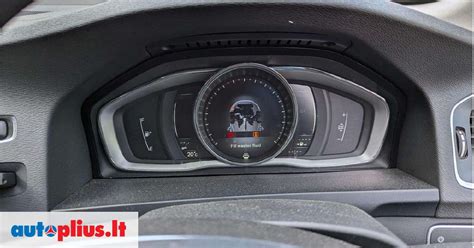 Volvo XC60 prietaisų skydelis su kuro sąnaudų indikatoriumi