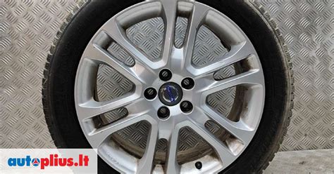 Volvo XC70 su lengvo lydinio ratlankiais
