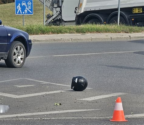 Automobilio ir motociklo susidūrimas sankryžoje