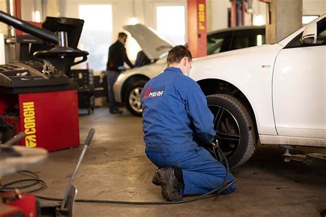 Autoservisas keičia padangas