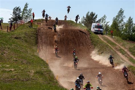 Motokroso trasa su šuoliais ir kliūtimis