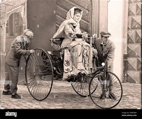 Istorinė nuotrauka su Berta Benz