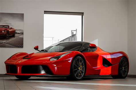 Lyginamoji lentelė „Ferrari“ ir „Lamborghini“ savybių