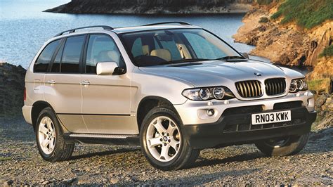 BMW X5 E53 galinės dalies vaizdas su apšviestu numeriu