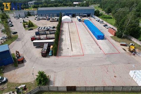 BRC Autocentro lauko aikštelė su automobiliais