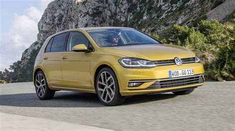 Volkswagen Golf interjeras su skaitmeniniu prietaisų skydeliu