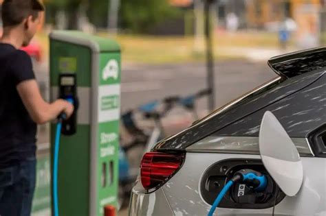 Elektromobilio ir hibridinio automobilio skirtumai