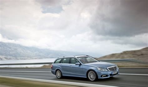 Simbolinė nuotrauka su Mercedes-Benz E-klasės universalo modeliu