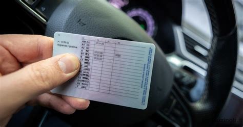 Sėkmingai išlaikyto vairavimo egzamino pažymėjimo nuotrauka