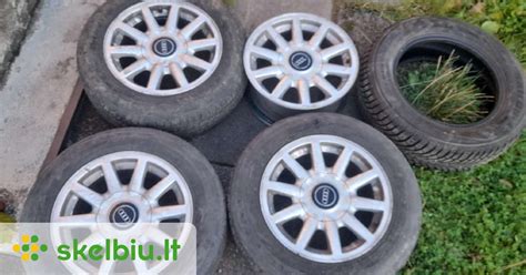 Įvairūs automobilio ratai ir gaubtai