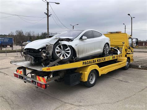 Evakuatoriaus paslauga su automobiliu
