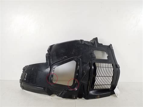 Skoda Octavia automobilio priekinė dalis su kondicionieriaus radiatoriumi