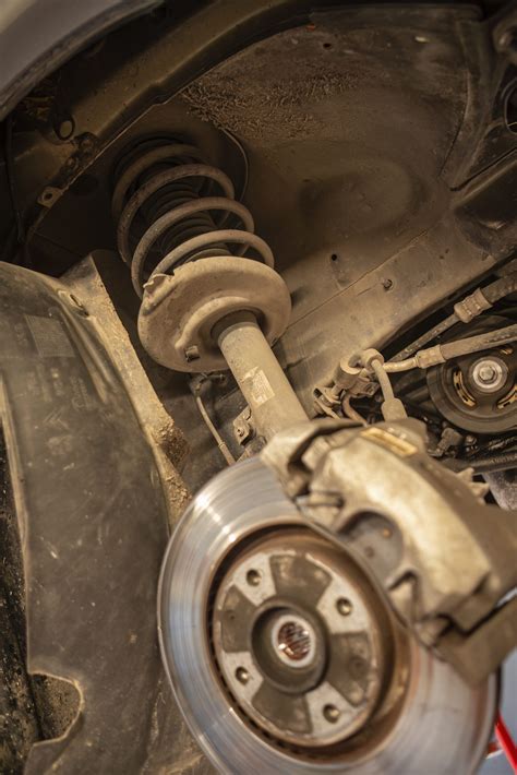 Automobilio pakabos ir vairo sistemos patikra