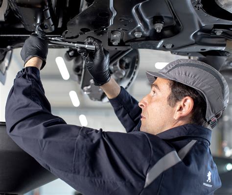 Simbolinis vaizdas su automobilių techninės priežiūros grafiku