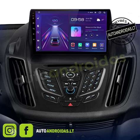Automobilio prietaisų skydelis su navigacijos ekranu