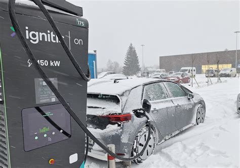 Elektromobilio baterijos įkrovimas žiemą