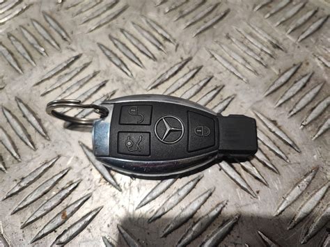 Mercedes Benz automobilio raktas odiniame dėkle