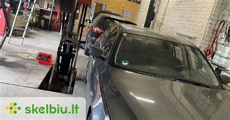 darbuotojai dirbantys Moller Auto servise