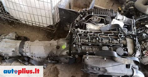 Mercedes-Benz ML270 variklio detalės