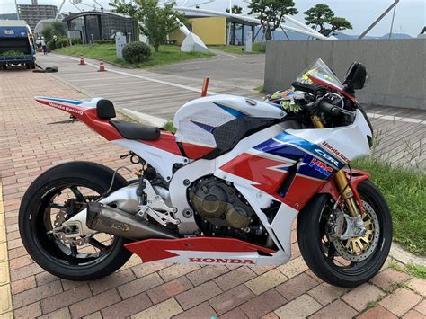 Honda CBR1000RR SC59 su nauja išmetimo sistema
