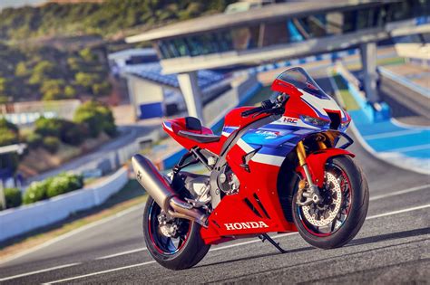 Honda CBR1000RR Fireblade 25-mečio modelis