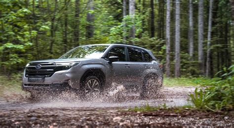 Subaru Forester automobilis Japonijos gamykloje