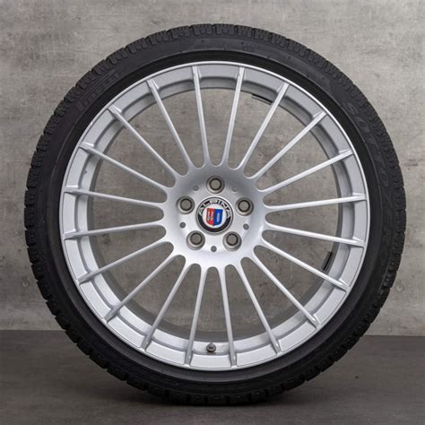 Įvairių automobilių ratlankių dangtelių pavyzdžiai