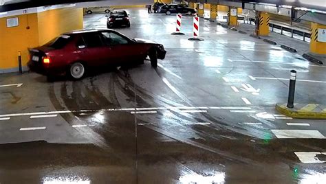 Tipinės situacijos prekybos centro aikštelėje, iliustruojančios KET pažeidimus