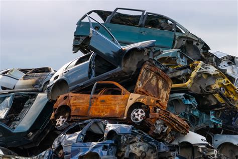 Nelegalių automobilių ardymo vieta Kėdainių rajone