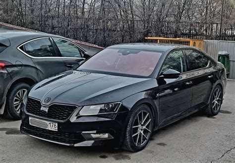 Skoda Superb Mk3 saugiklių dėžutės vieta salone