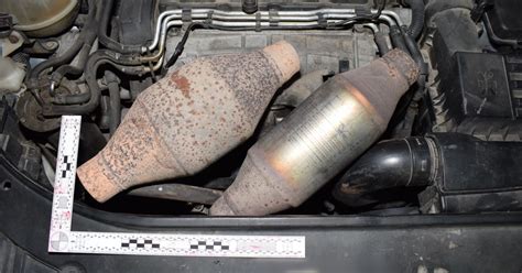 Nuotrauka, iliustruojanti automobilių katalizatorių vagystes