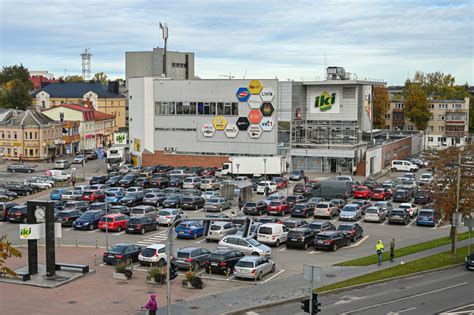 Interneto svetainės vaizdas su automobilių sąrašu aukcione
