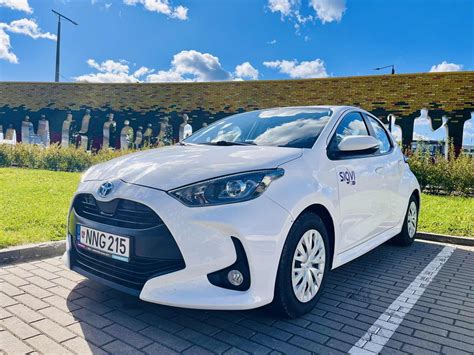 Toyota Yaris automobilio nuotrauka mieste