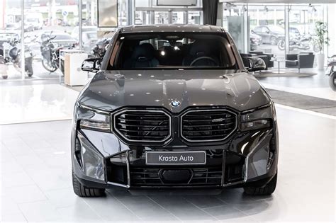 BMW M serijos automobilis trasoje