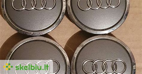 Artėjančio Audi automobilio ratlankis su dangteliu