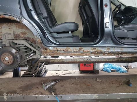 Schema su automobilio kėbulo remonto etapais