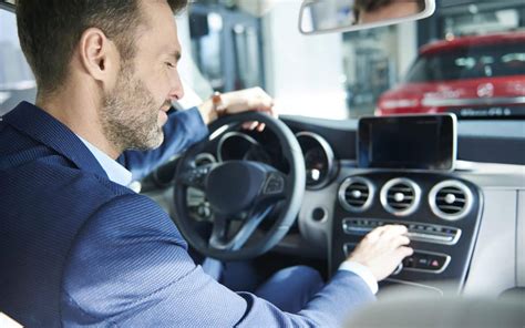 Nuotrauka vaizduojanti automobilio saloną