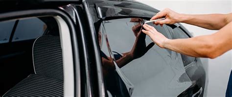 Automobilio langų tamsinimas plėvele