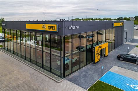 Automobilių salonas su naujais automobiliais