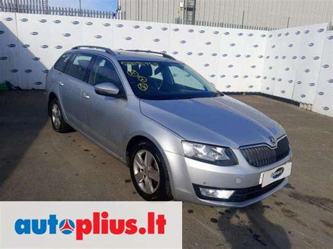 Skoda Octavia saugiklių dėžės vieta