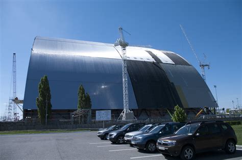 Naujasis sarkofagas virš Černobylio reaktoriaus