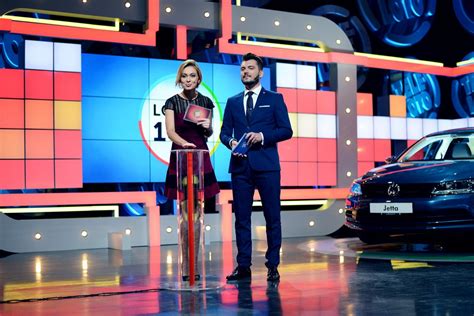 Laimingas automobilio laimėtojas Teleloto studijoje
