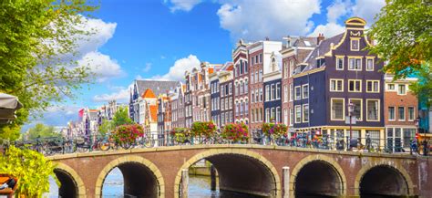 Amsterdamas. Gyvenamieji laivai kanale